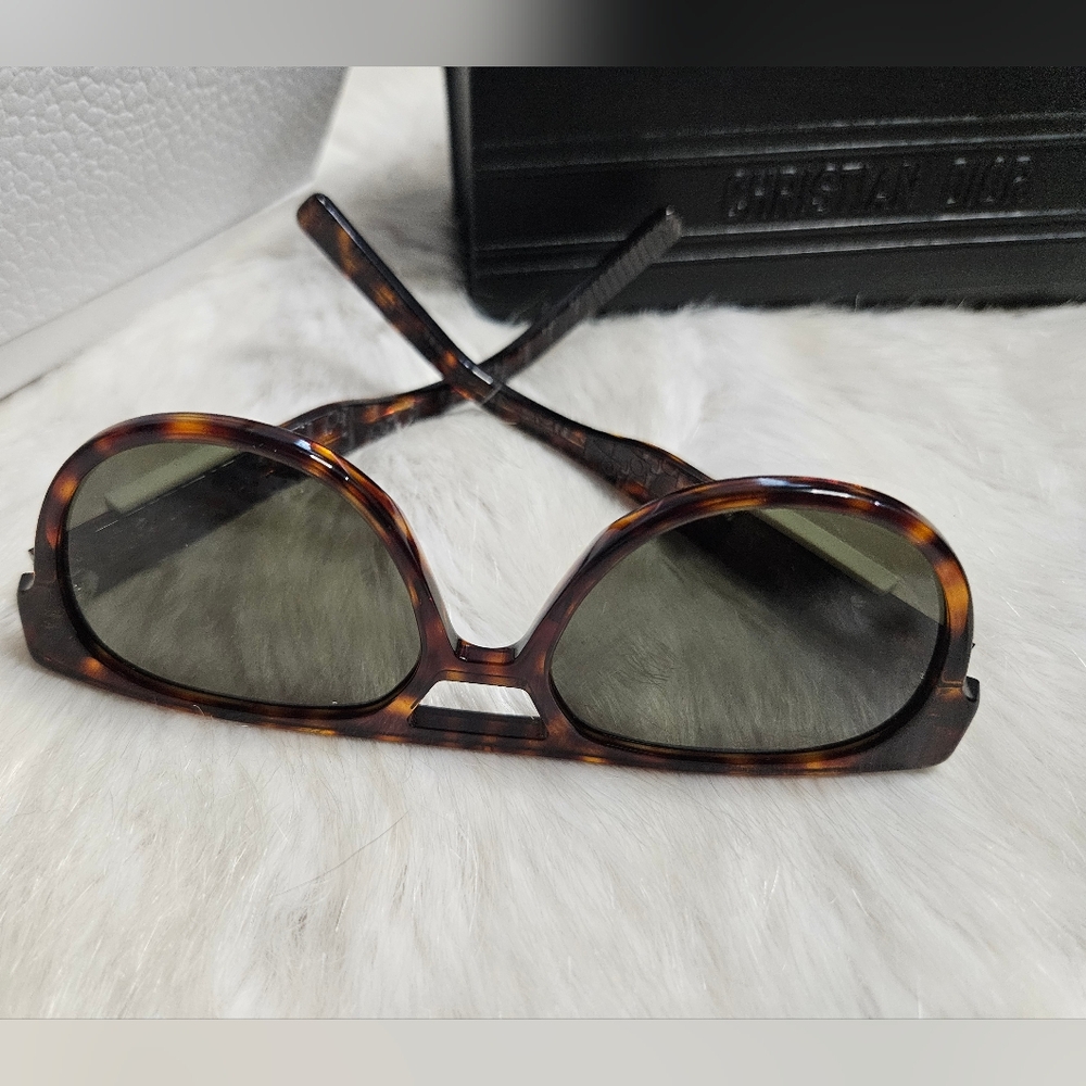 Dior Tortoise Shell Sunglasses - Picture 4 of 4